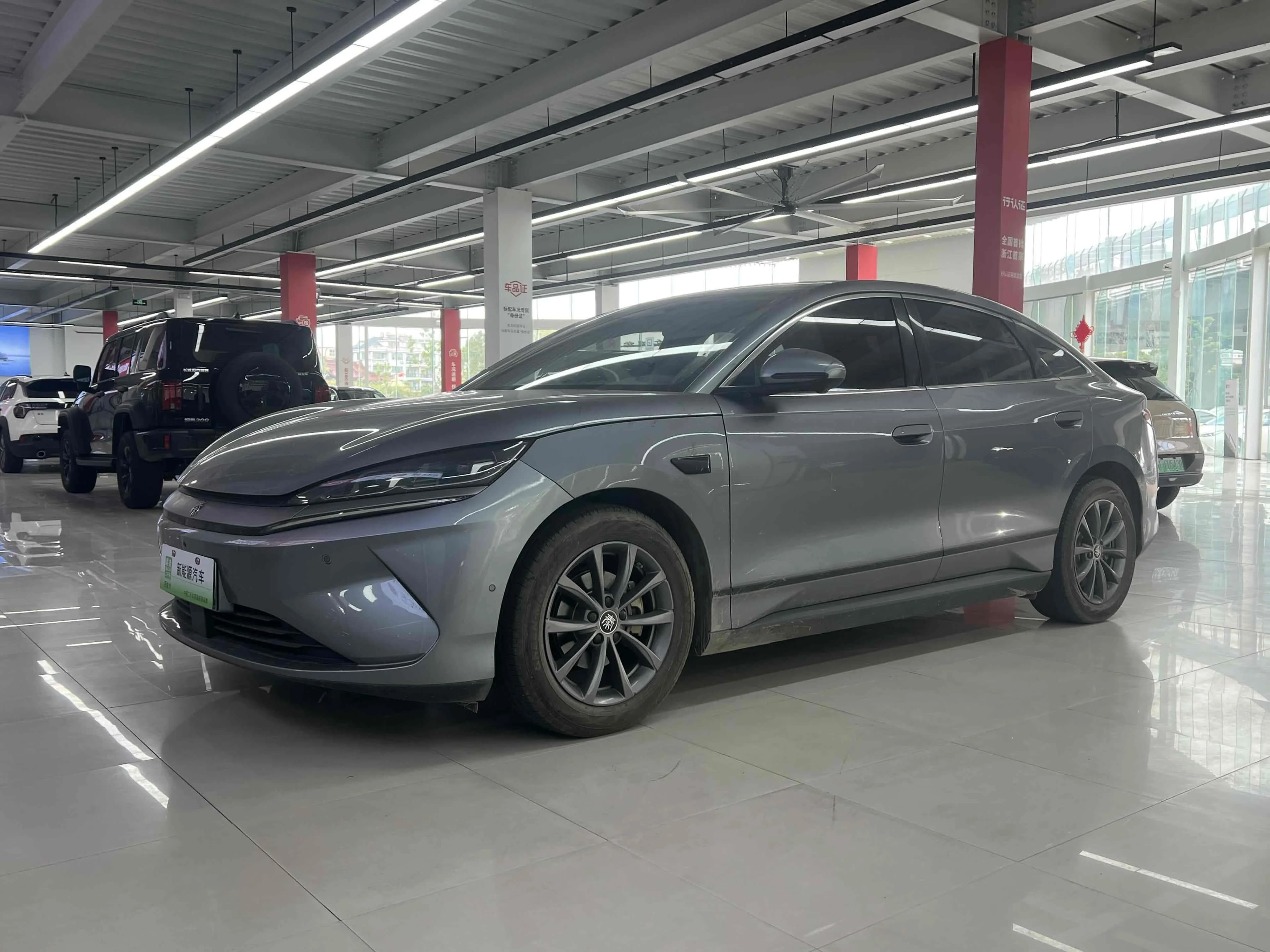 BYD 秦L 2025 EV 470KMLeading