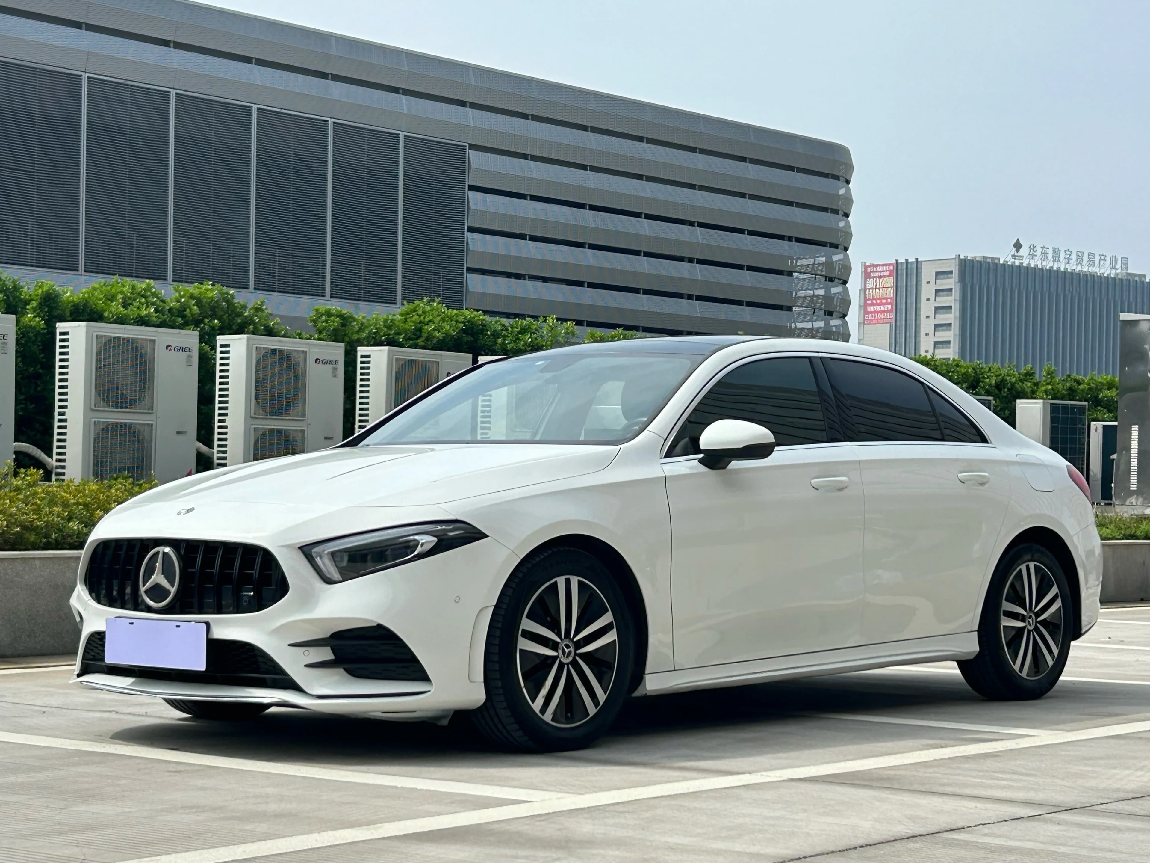Mercedes-Benz A级 2019款 A 180 L 运动轿车