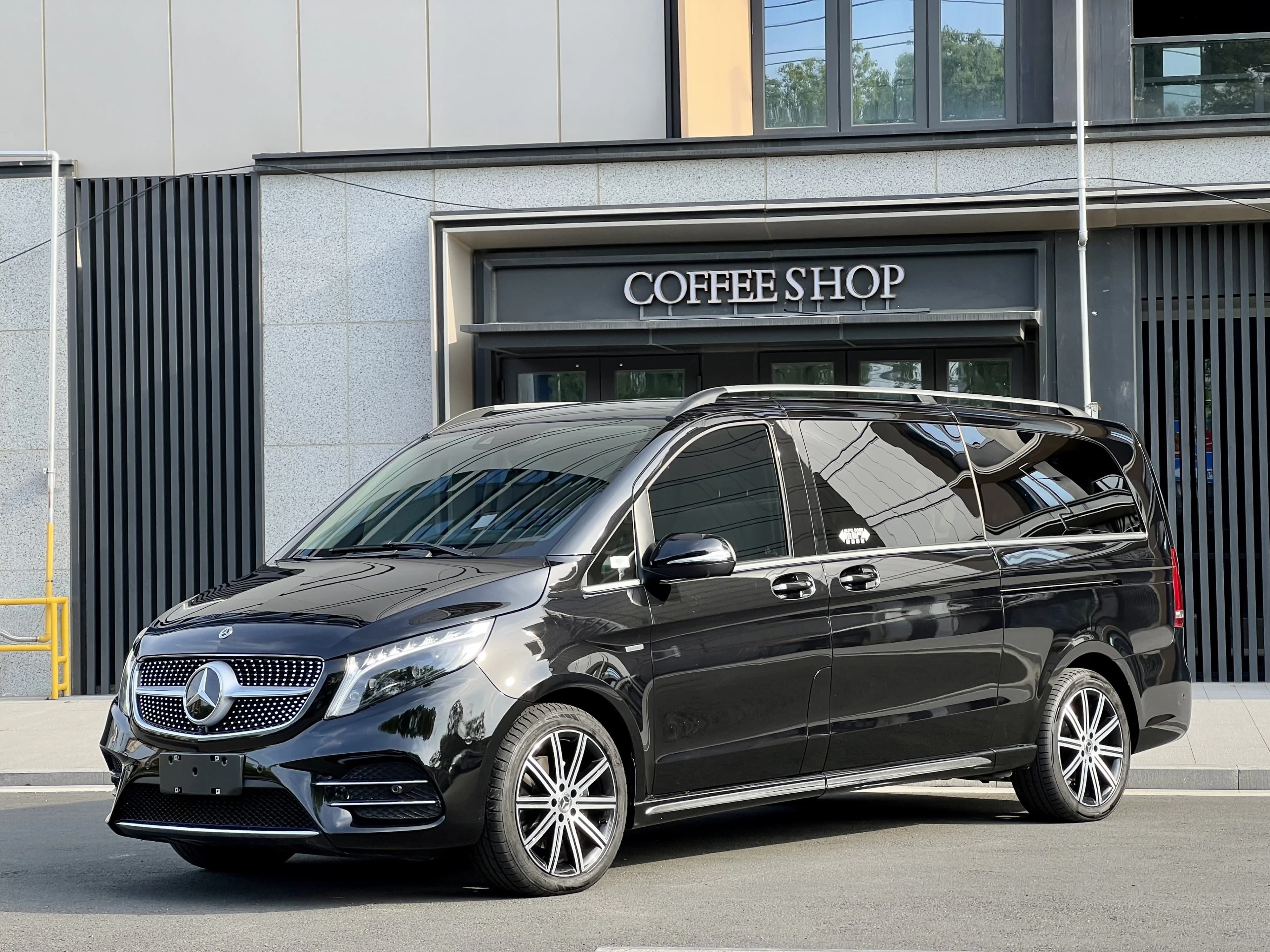 Mercedes-Benz V-Class 2022 V 260 L Luxury Long wheelbase