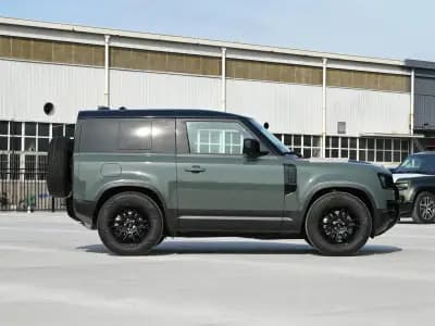 Land Rover Defender 2024 5