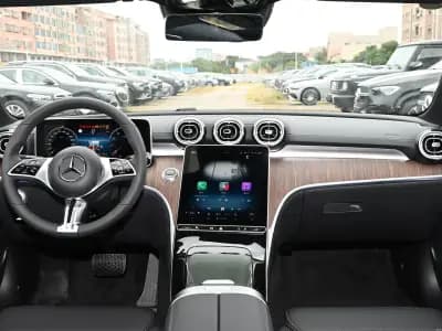 Mercedes-Benz C-Class 2025 10