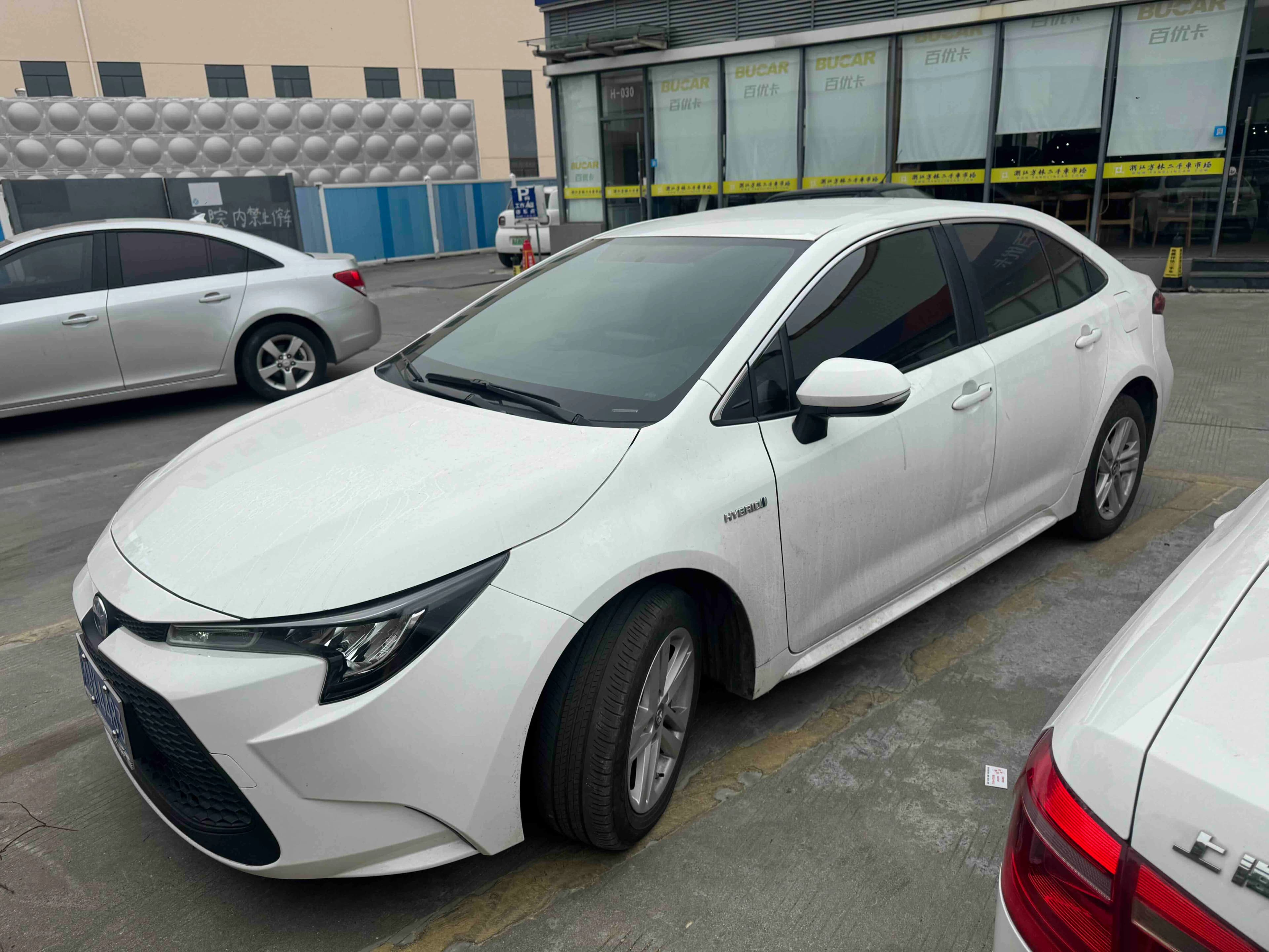 Toyota 雷凌 2022款 双擎 1.8H E-CVT进取版