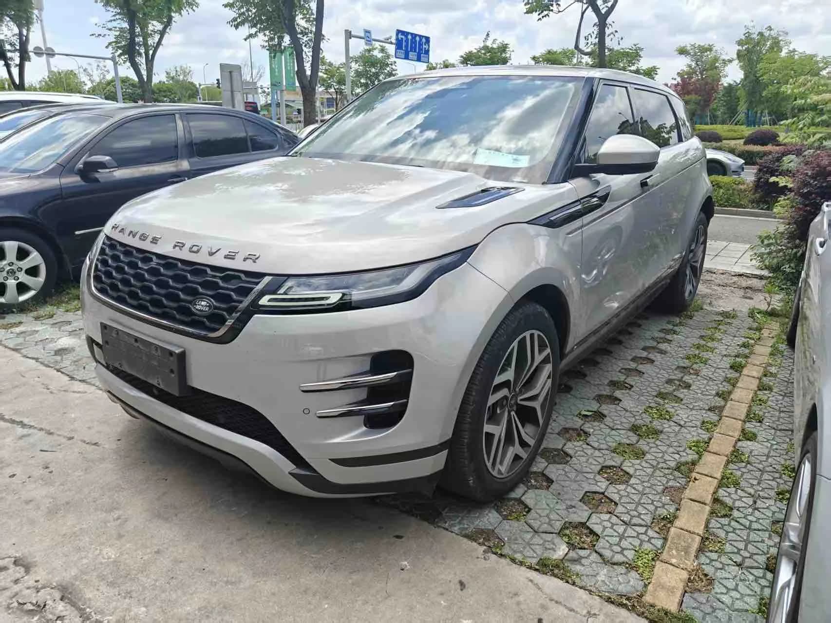 路虎 揽胜极光 2021款 极光L 249PS R-Dynamic S 性能版