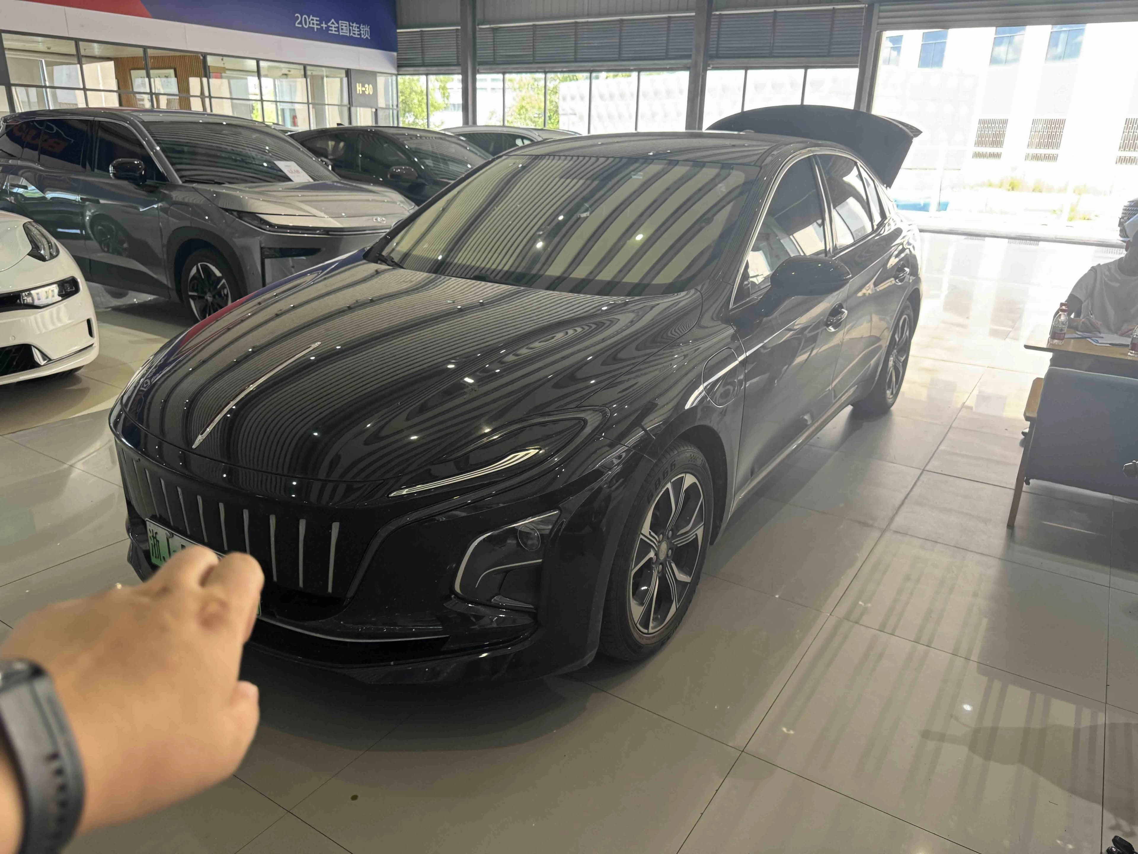 Hongqi E-QM5 2021