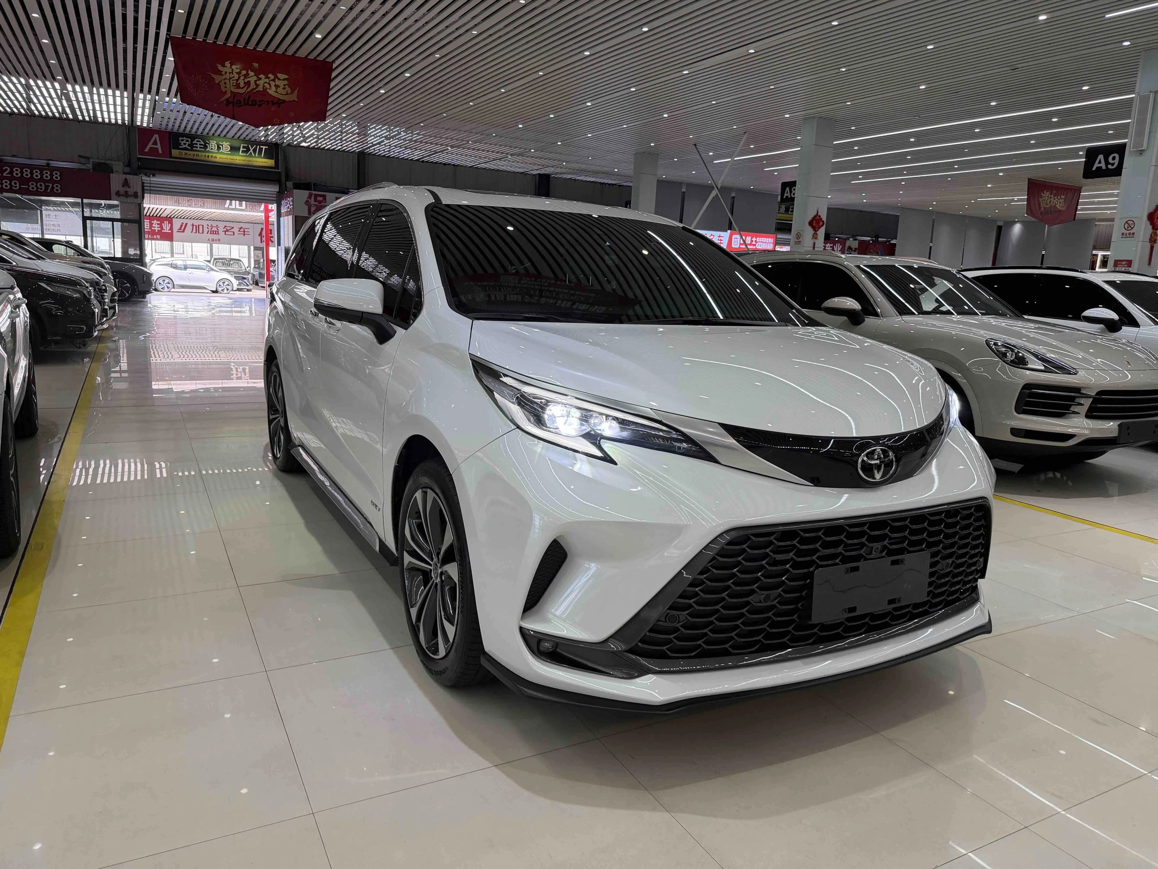 Toyota Granvia 2024 2.5LHybrid HonourULTRA