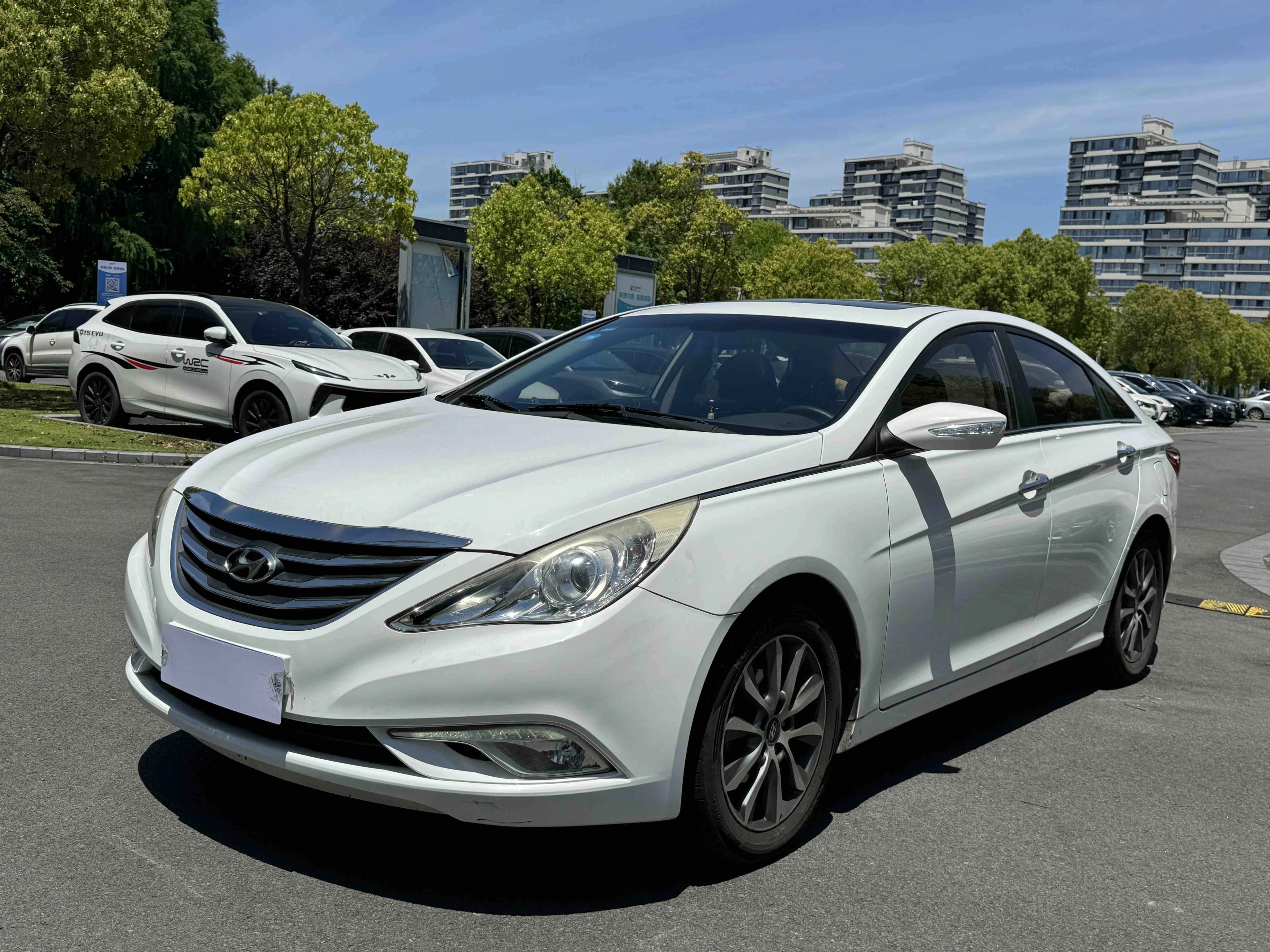 Hyundai Sonata 2014 8 2.0L Auto Luxury