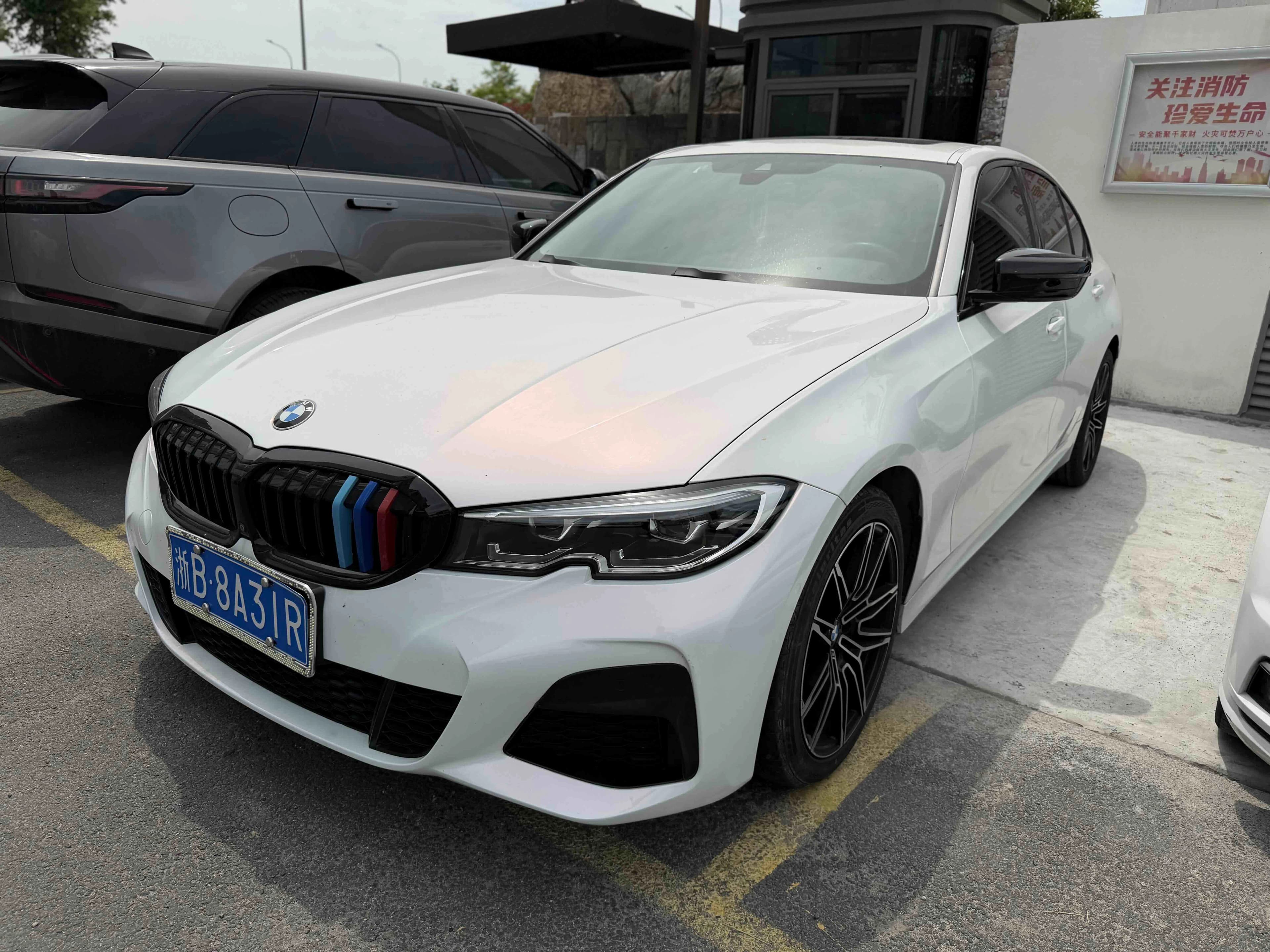 宝马 3系 2020款 325i M运动曜夜套装