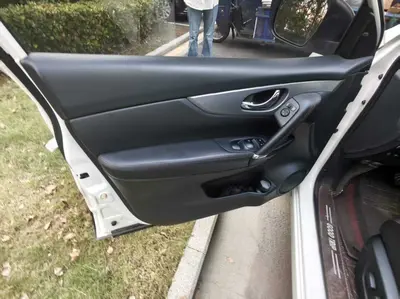 Nissan Qashqai 2021 2.0L CVTLuxury thumbnail 3