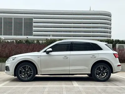 Audi Q5L 2020款 改款 40 TFSI 荣享时尚型