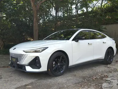 长安 UNI-V 2022款 1.5T 运动版 thumbnail 1