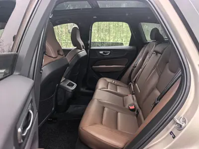 沃尔沃 XC60 2024款 B5 四驱智逸豪华版