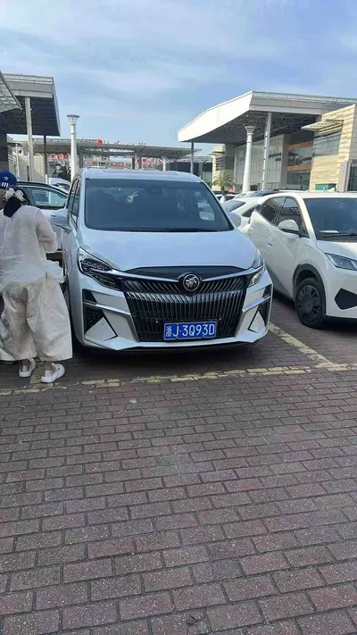 别克 GL8 2020款 ES陆尊 653T 豪华型