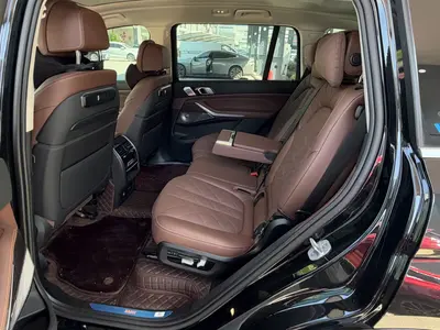 BMW X7 2023 xDrive40i LeadingLuxury Pack thumbnail 7