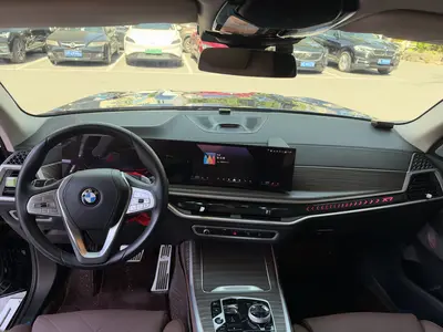 BMW X7 2023 xDrive40i LeadingLuxury Pack thumbnail 8