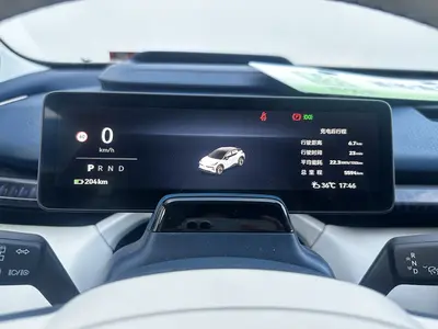 极氪 X 2025款 五座长续航版 thumbnail 8