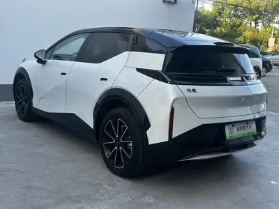 极氪 X 2025款 五座长续航版 thumbnail 15