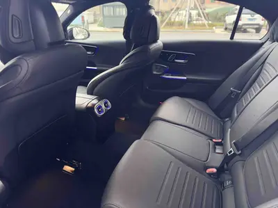 奔驰 C级 2025款 改款 C 260 L 皓夜运动版