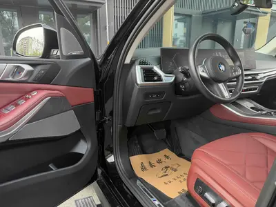 BMW X5 2025 xDrive 30Li PrestigeMM Sport Night thumbnail 5