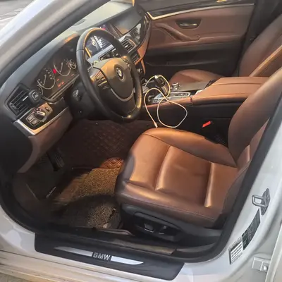 BMW 5 Series (Import) 2014 520i Elegance Trim thumbnail 4