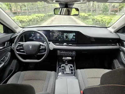 奔腾 B70 2023款 第三代 1.5T 自动乐享型70周年纪念版