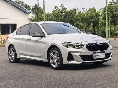 BMW 1 Series 2021 120i MSport Night thumbnail 4