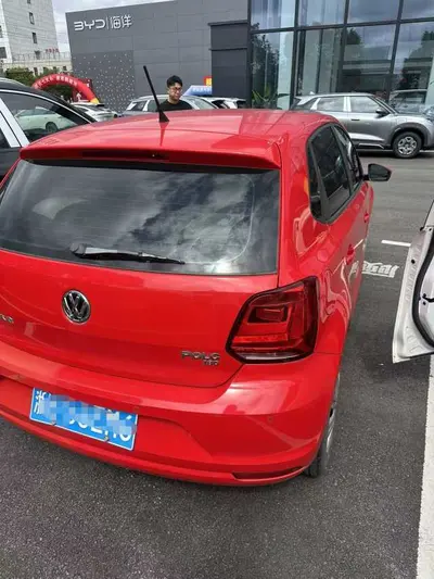Volkswagen POLO 2016 1.6L Auto Comfort thumbnail 5